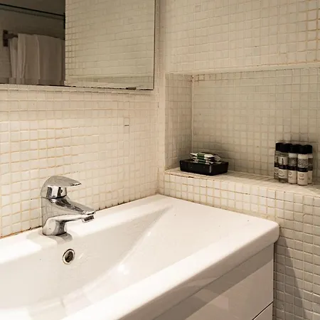 Top-floor 2br Terrace Διαμέρισμα *