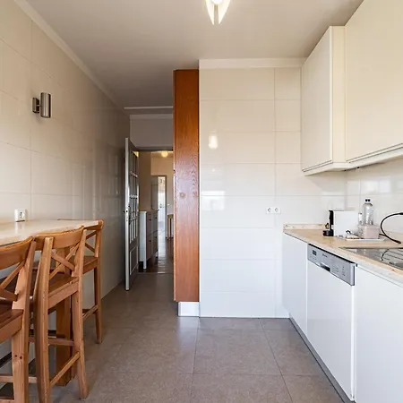 Top-floor 2br Terrace *